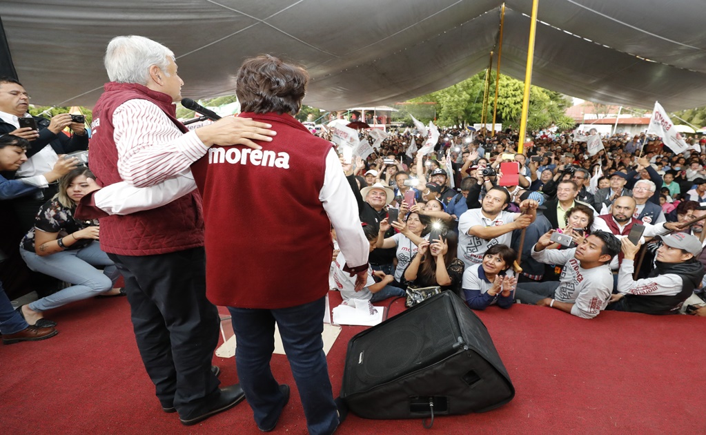 Andres Manuel López Obrador y Delfina Gómez