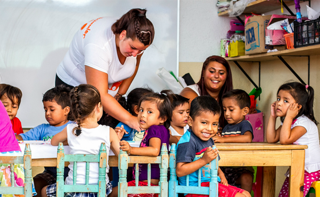 Puedes ayudar como auxiliar de profesor en una escuela en Puerto Escondido. (Foto: Nomad Republic)