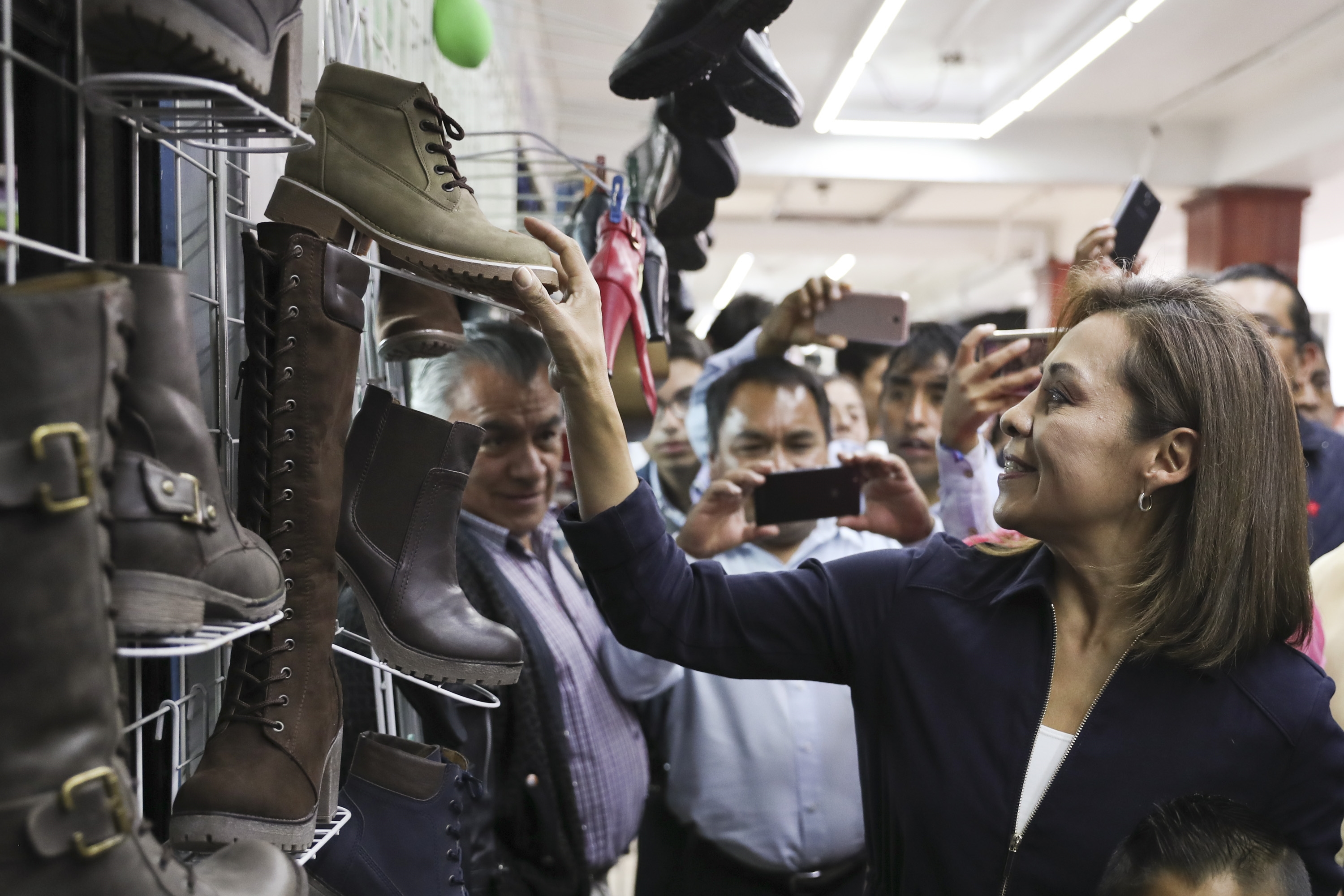 La candidata a la gobernatura del Estado de Mexico, Josefina Vazquez Mota acudio a San Mateo Atenco para realizar actividades proselitistas. (Cristopher Rogel Blanquet/ EL UNIVERSAL)
