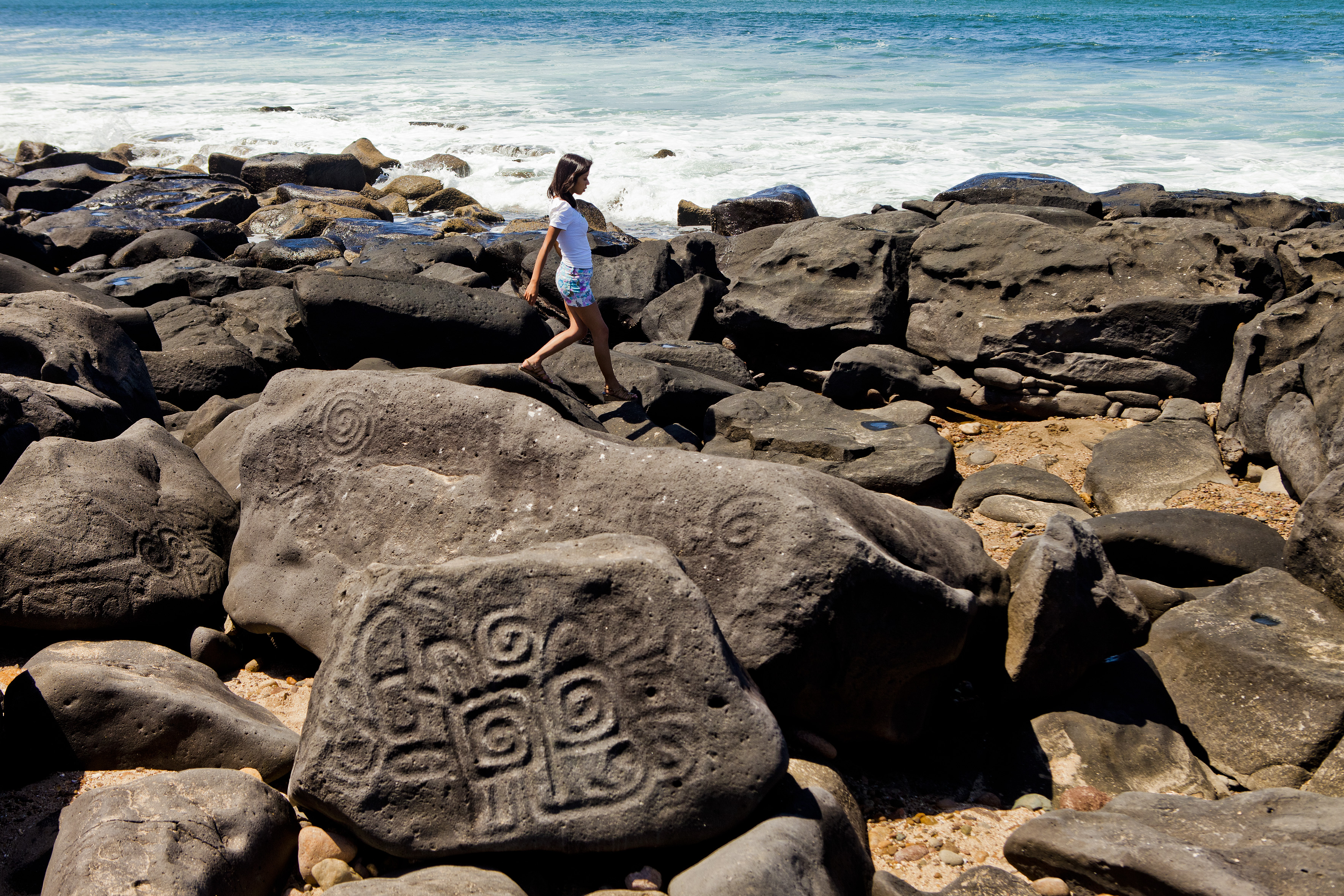 Las Labradas, a una hora de Mazatl&aacute;n, es una playa que conserva petroglifos sobre la arena. (Foto: Archivo El Universal)