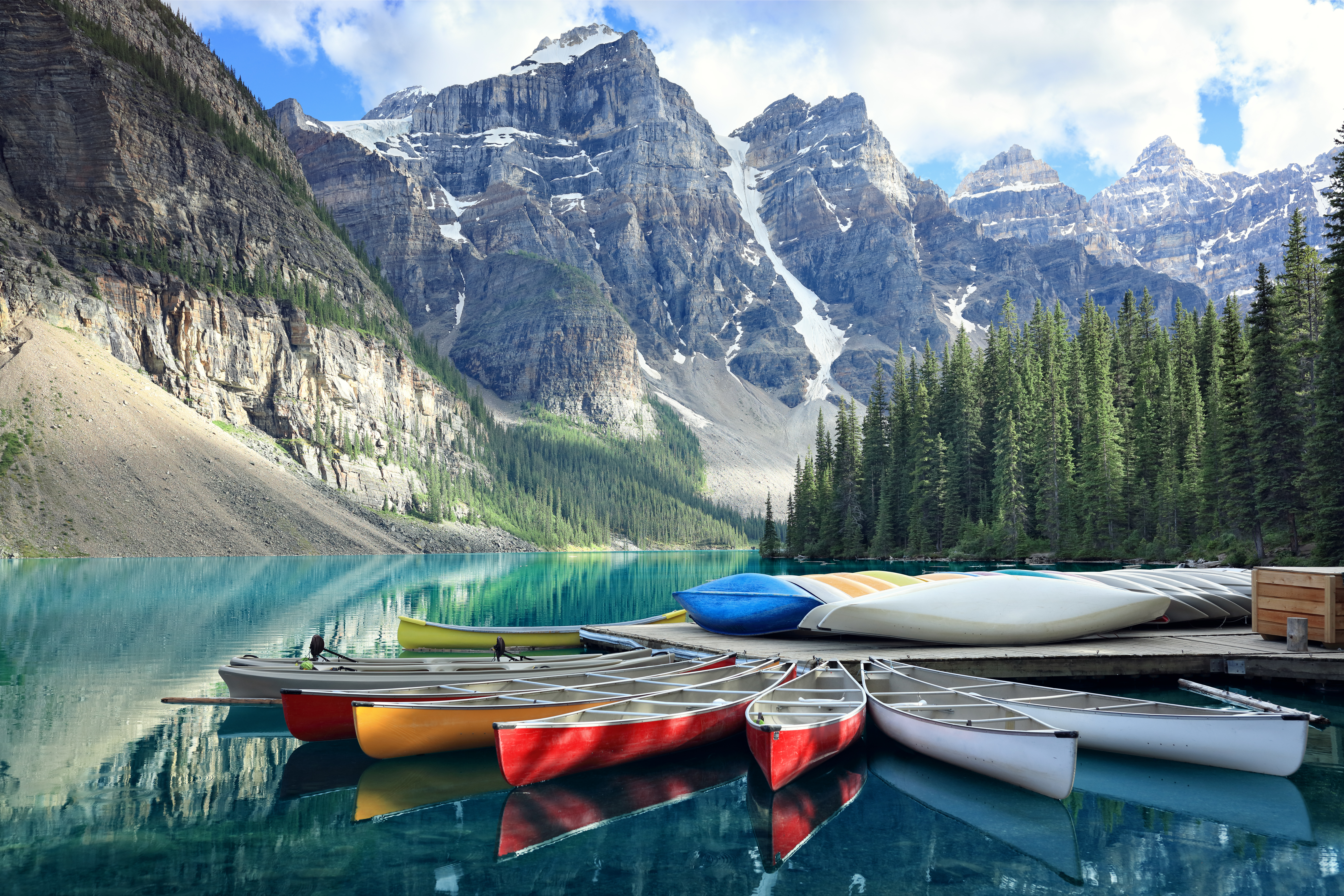En el Parque Nacional de Banff puedes alquilar canoas para navegar. (Foto: Istock)