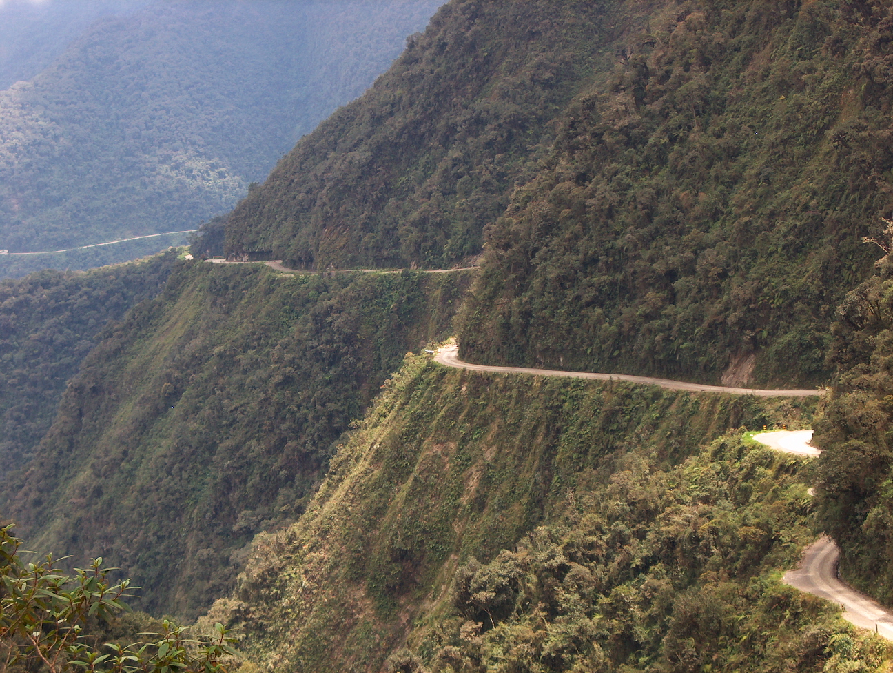 El camino es de 80 kilómetros, con precipicios de hasta 800 metros de altura. (Foto: GilCahana/Wikimedia Commons)