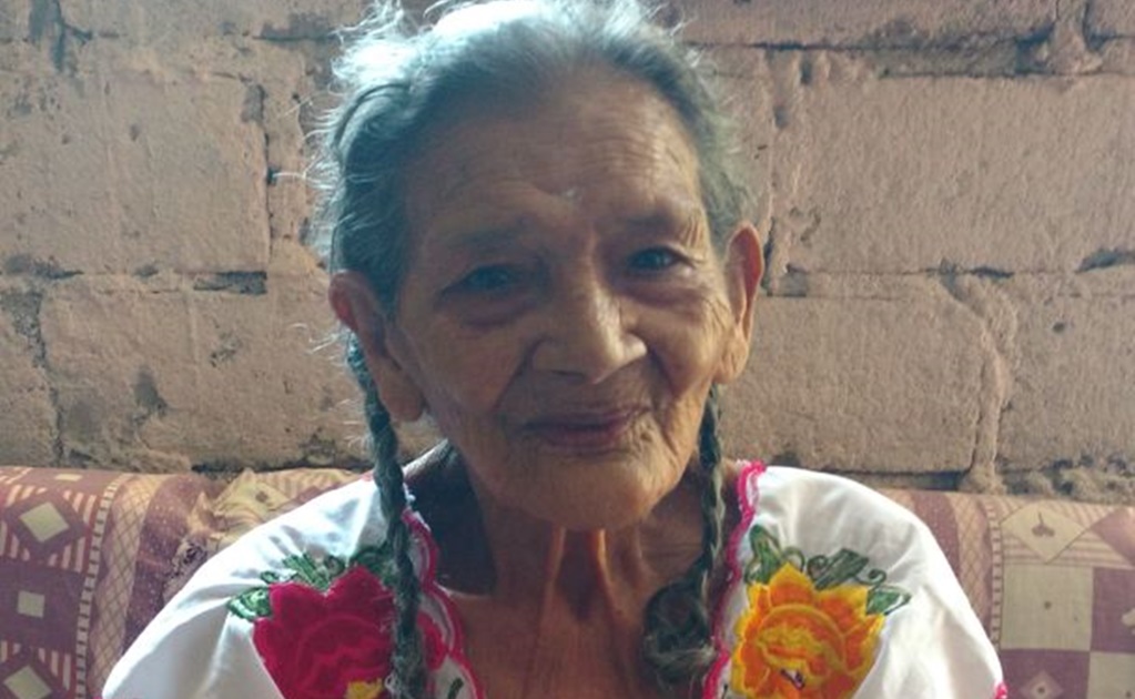 Guadalupe termina la secundaria a los 95 años