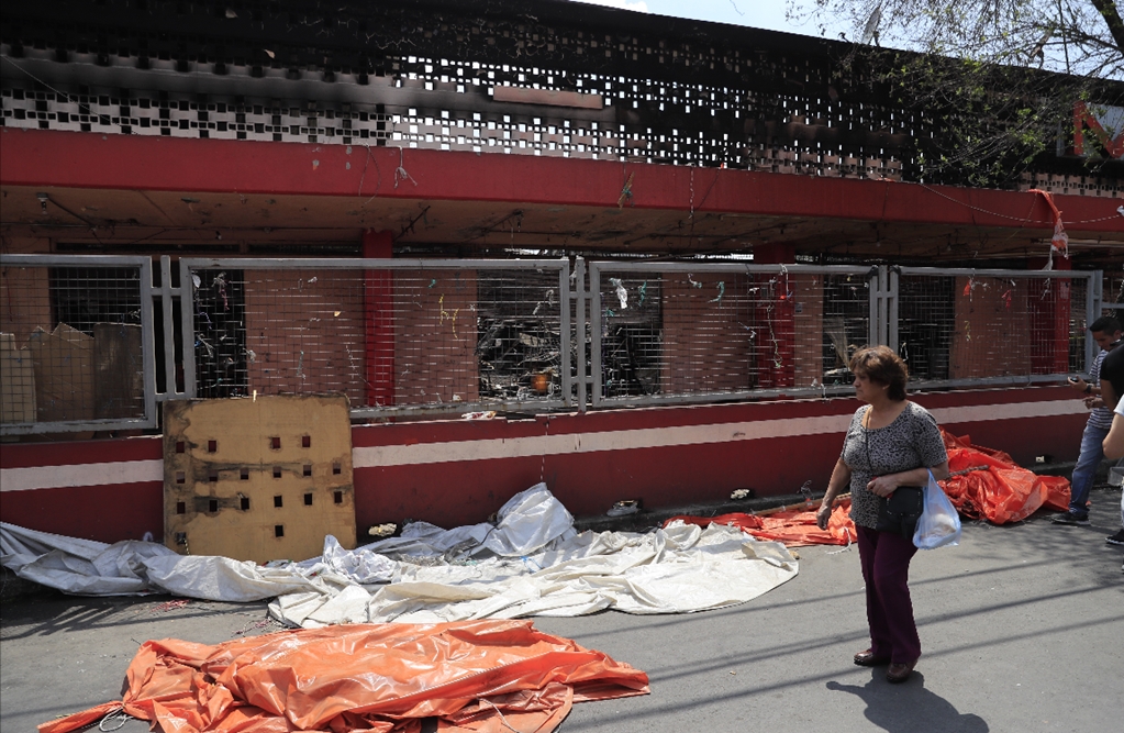 Fuego consume Mercado Hidalgo en la Doctores