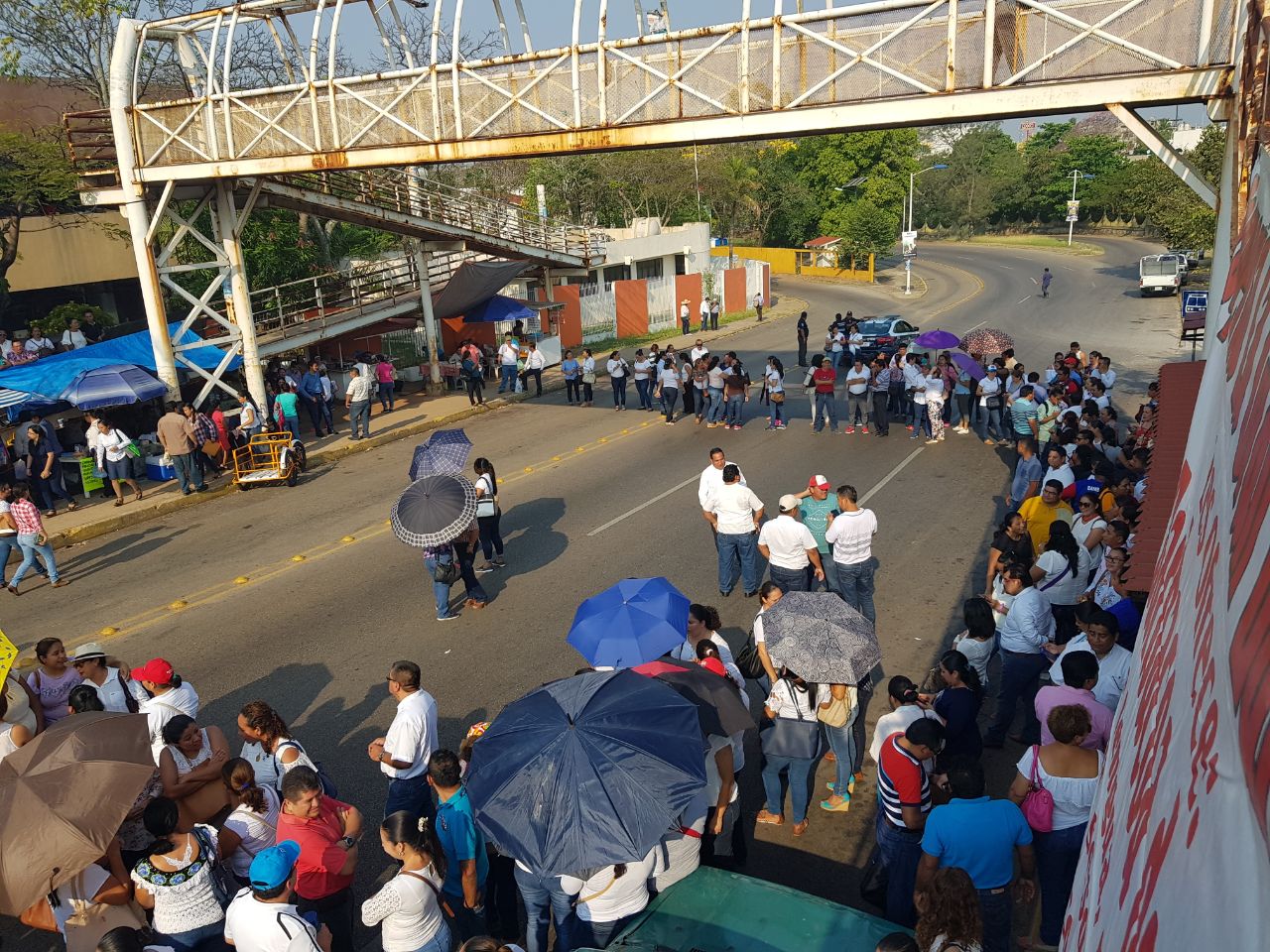 Maestros protestan por falta de pagos en Tabasco