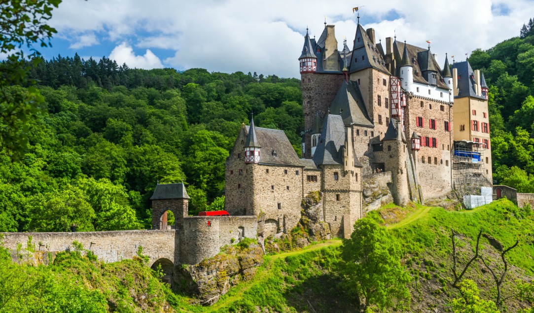 En Alemania, el castillo de Burg Eltz ha pertenecido a la misma familia por m&aacute;s de ocho siglos. (Foto: Istock)