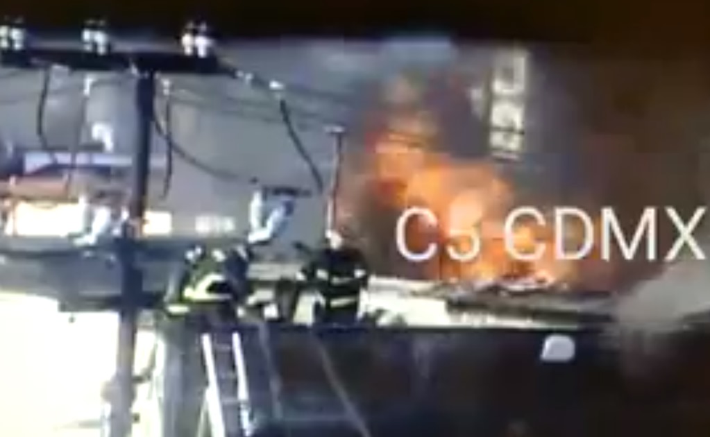 Incendio en bodega de Balbuena moviliza a bomberos de la CDMX