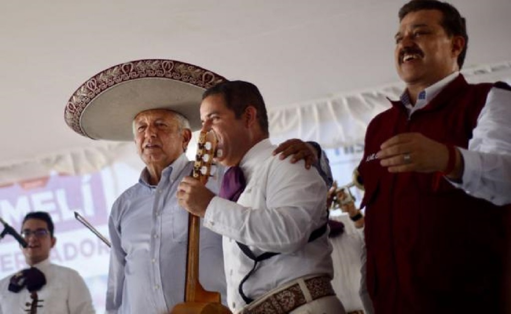 AMLO canta con mariachi "México lindo y querido"
