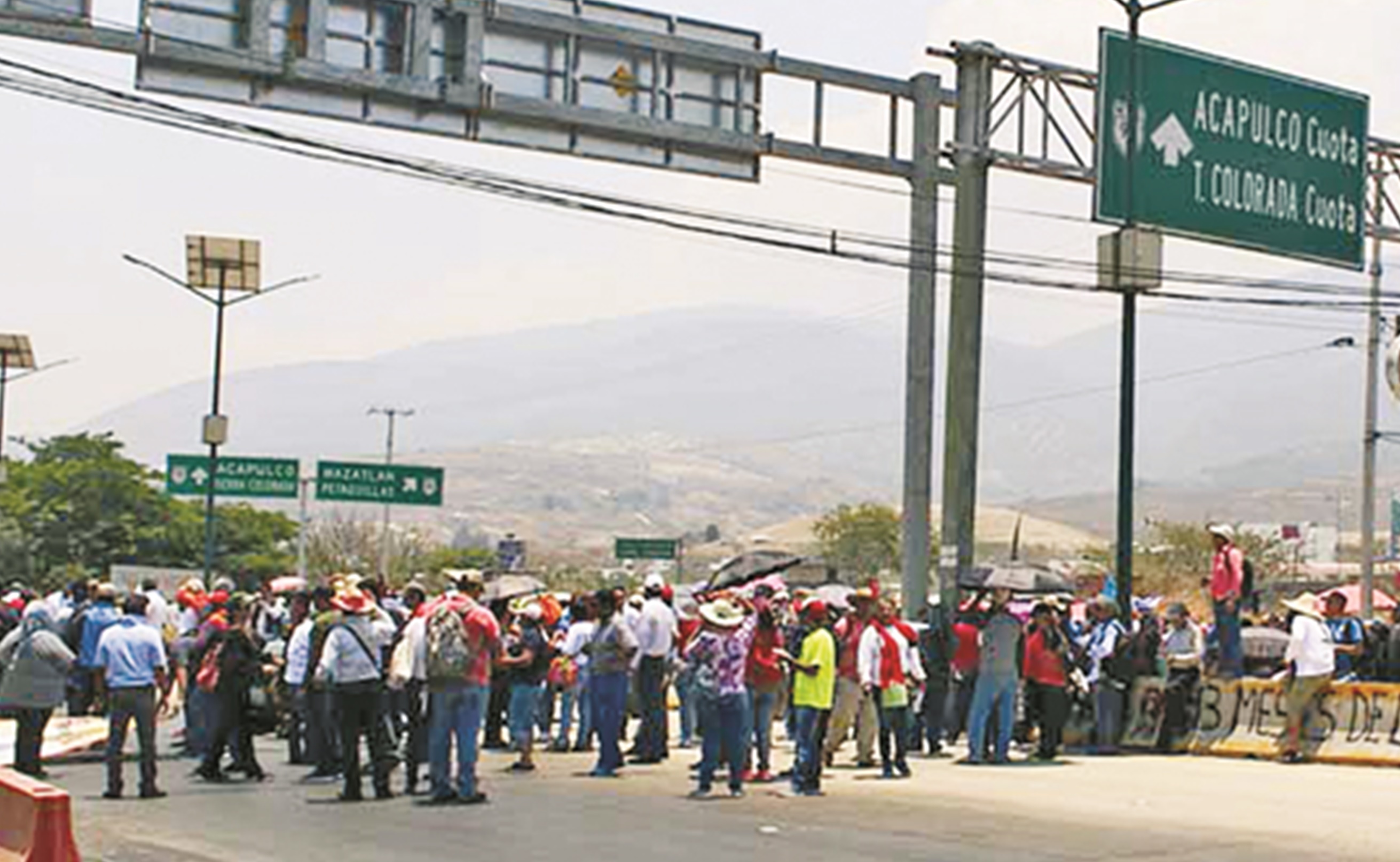Maestros de la Ceteg protestan contra la Reforma Educativa en Guerrero