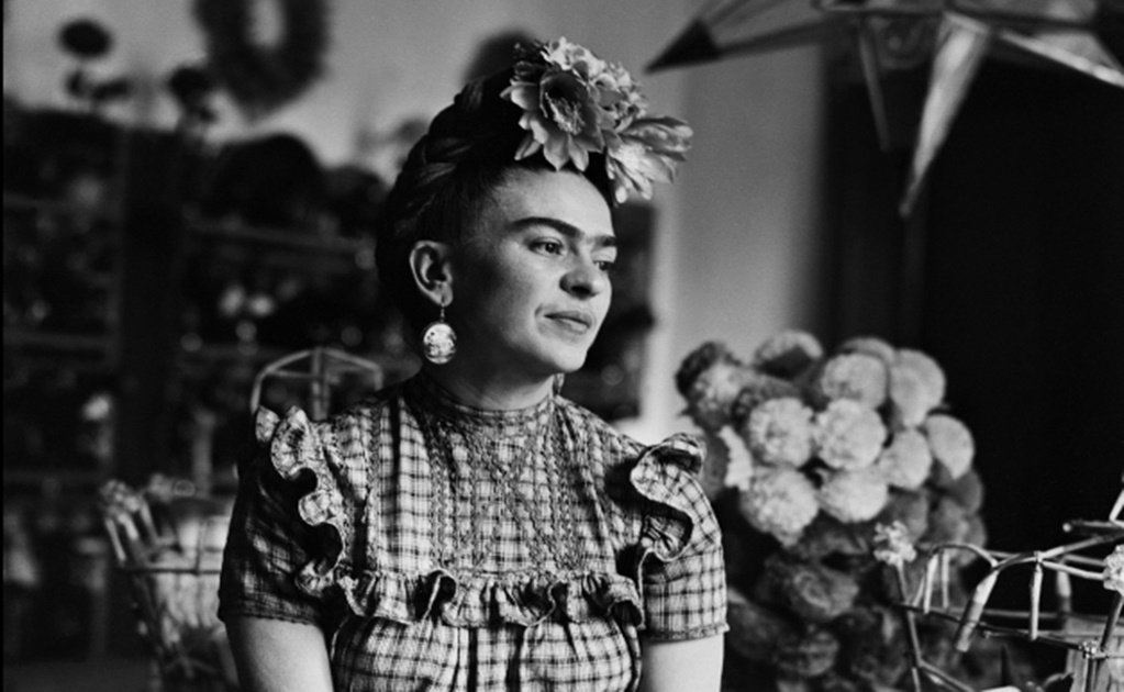 Como tehuana y con himno socialista, as&iacute; despidieron a Frida Kahlo