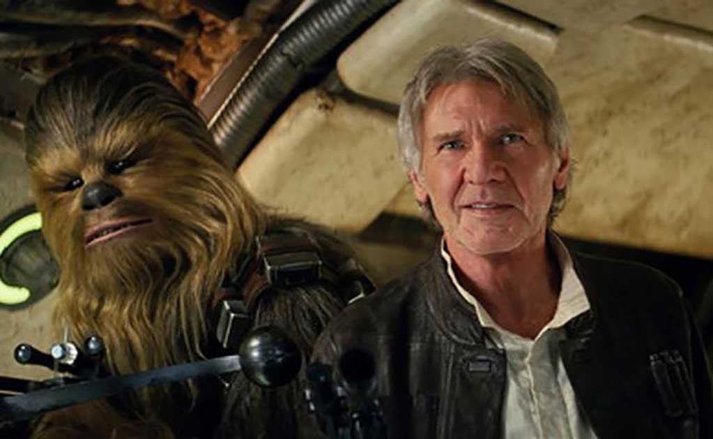 Han Solo y Chewbacca pilotan el Halcón Milenario