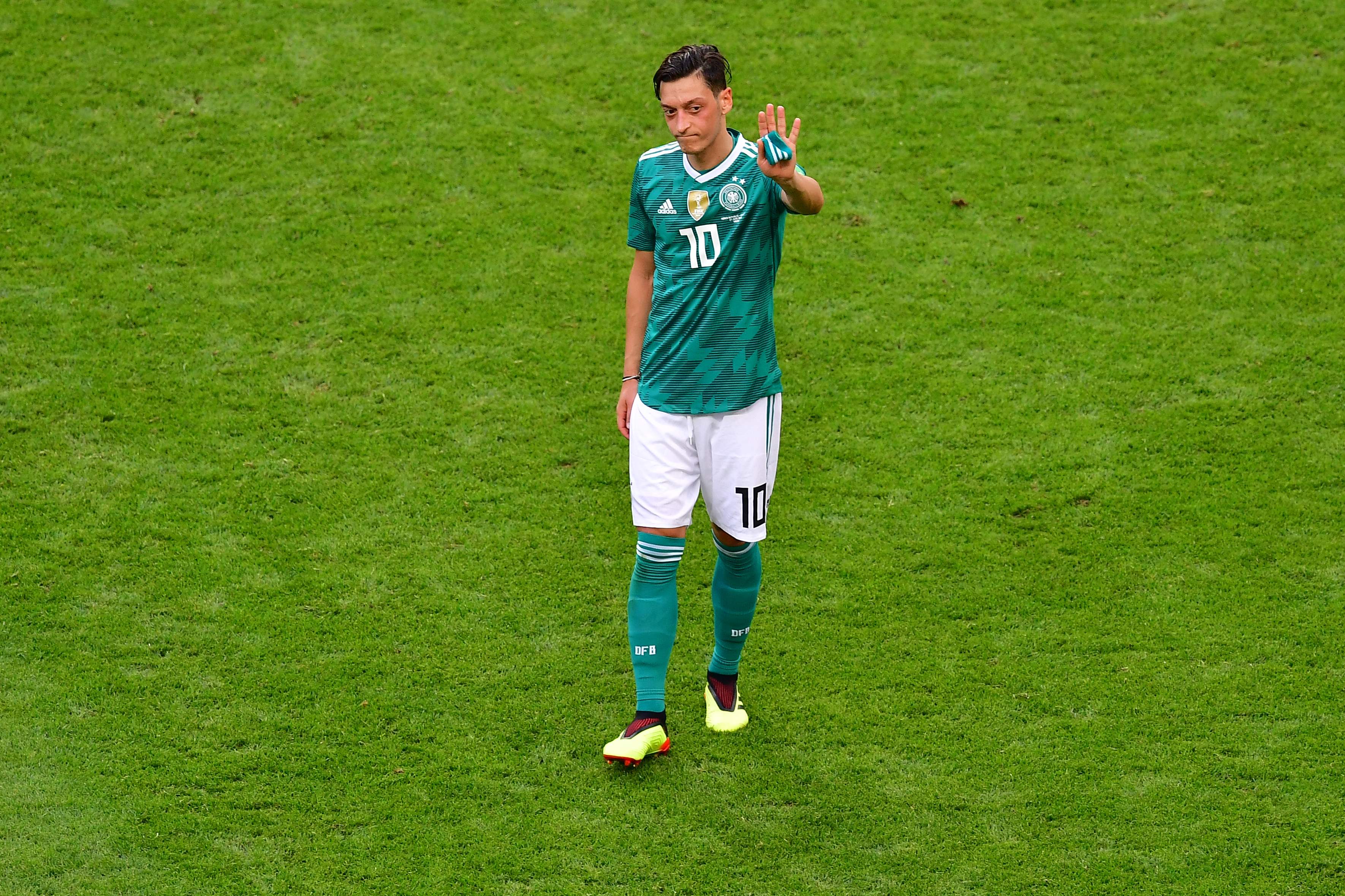 Mesut Özil se retira de la selección alemana por racismo