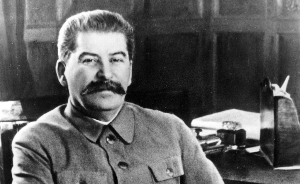 Descubren una estatua de Iósif  Stalin en un pantano ruso