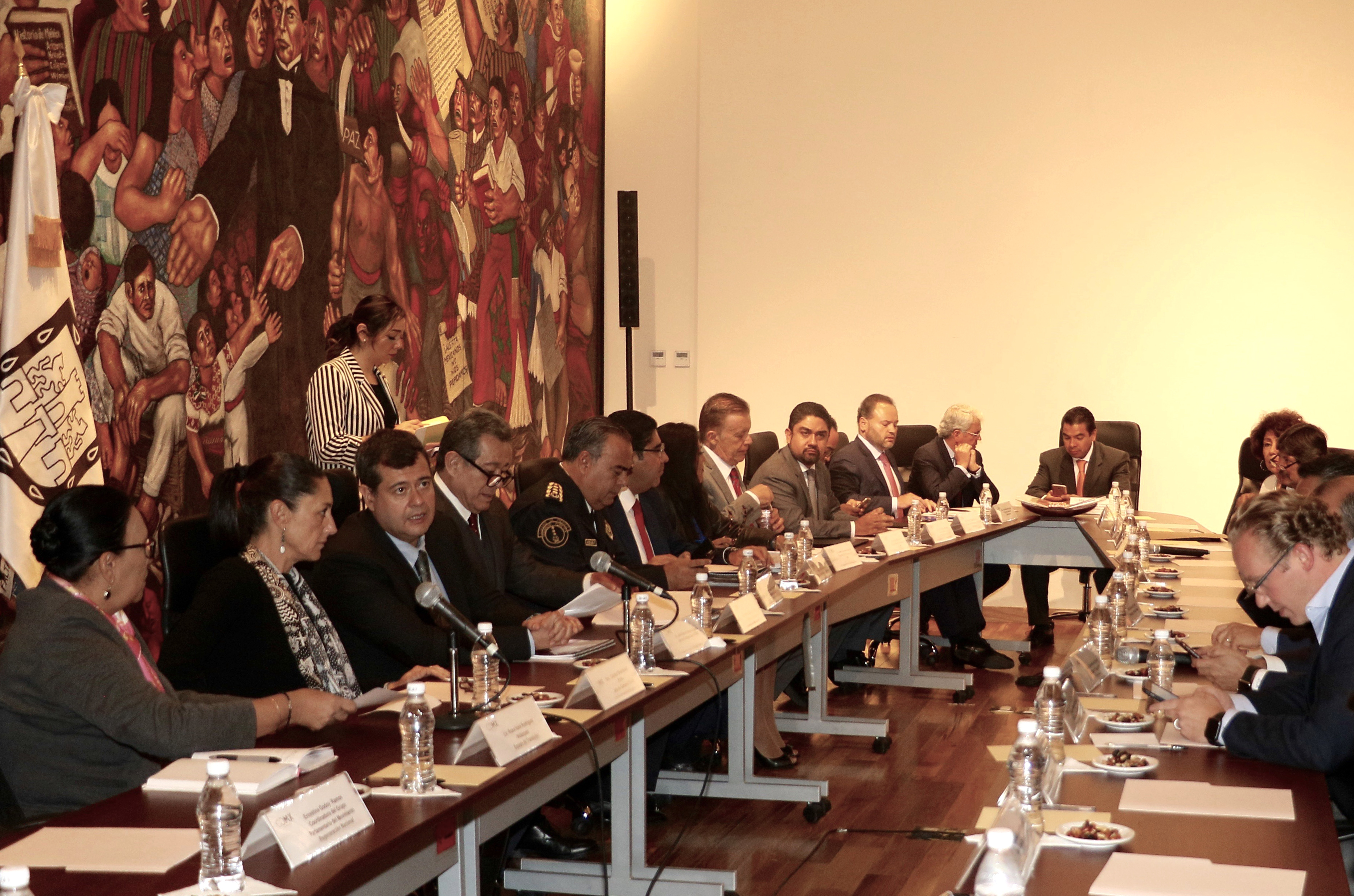 El jefe de Gobierno José Ramón Amieva se reunió con 15 de los 16 alcaldes de la CDMX
