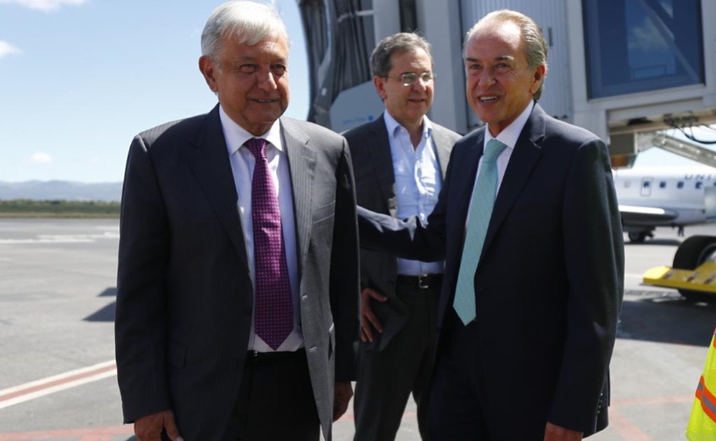 Andrés Manuel López Obrador presidente electo, acompañado por Esteban Moctezuma