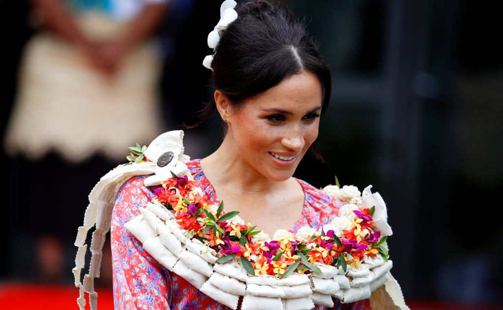 La duquesa de Sussex lució un vestido floreado