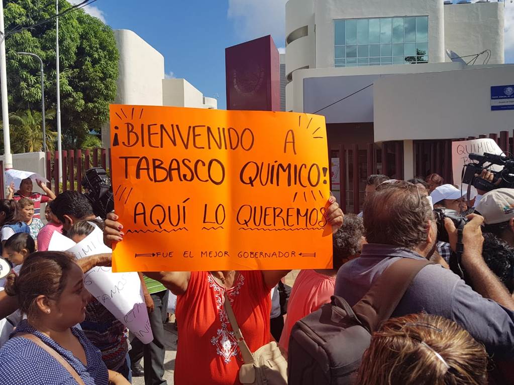 Ciudadanos demandan la libertad del ex gobernador de Tabasco y de su hijo, Fabián Granier Calles