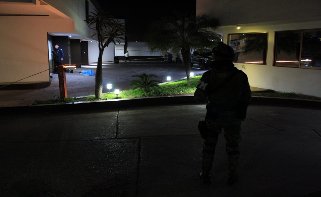 Asesinan a mujer de un disparo a la cabeza en hotel de Culiacán