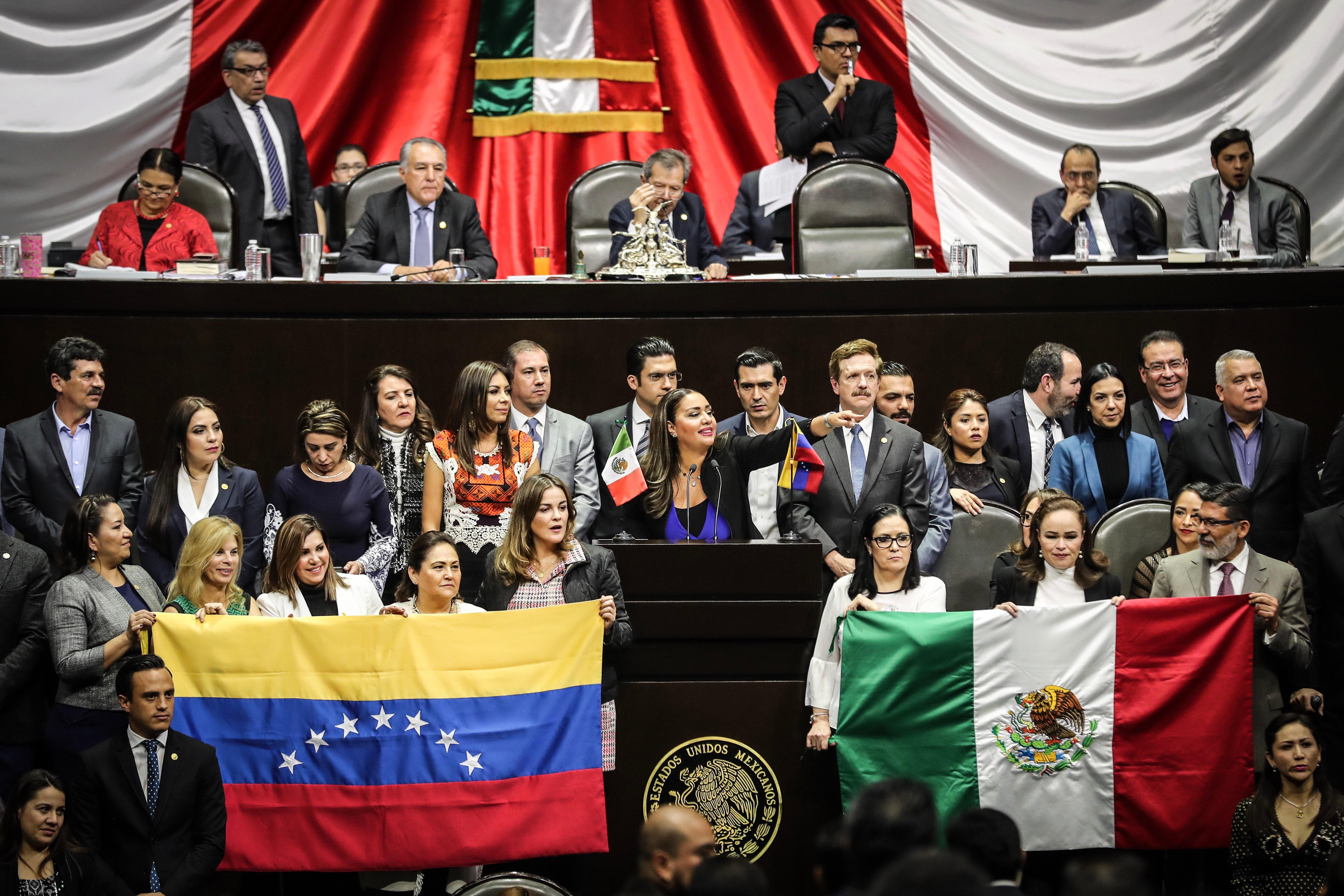 Morena, PT y PES impiden exhorto para que diputados reconocieran a Guaidó