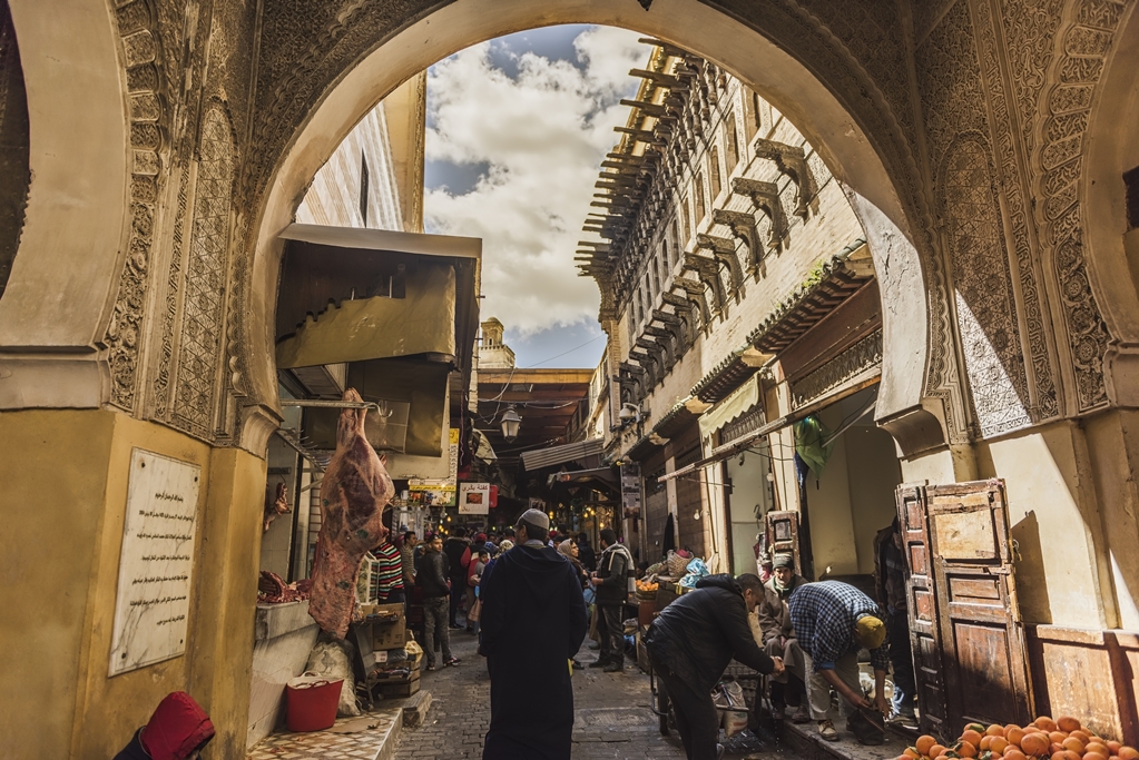 Marruecos, ciudad de Fez, alfombras, callejones