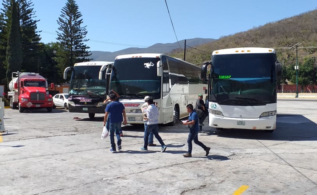 Pobladores de Chilpancingo hacen plantón en Palacio Nacional; exigen seguridad en sus comunidades