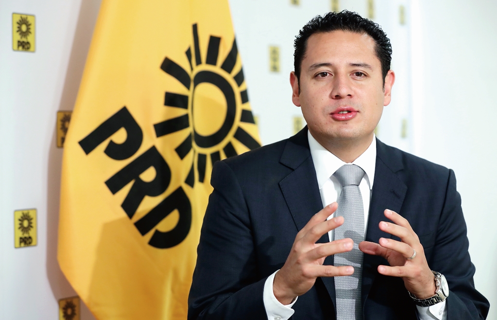 El integrante de la Dirección Nacional Extraordinaria del sol azteca aseguró que al partido no le afecta la salida de nueve de sus diputados federales de la fracción