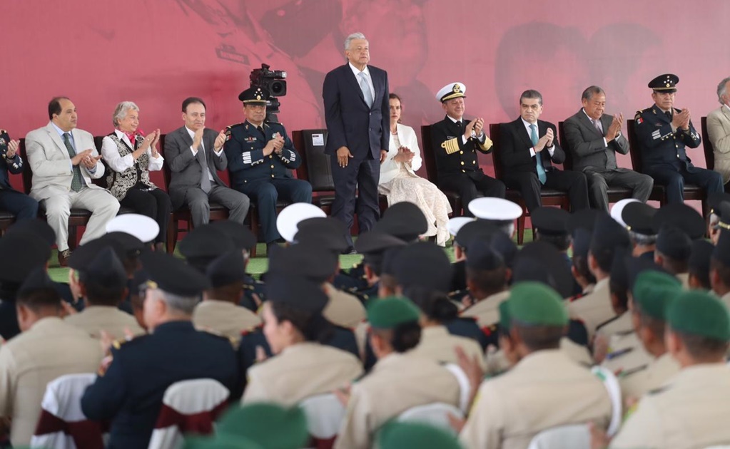 Encabeza AMLO ceremonia por el Día del Ejército en Coahuila
