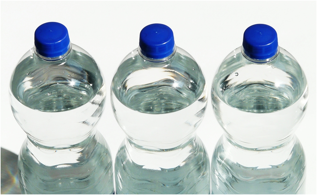 Botellas con agua