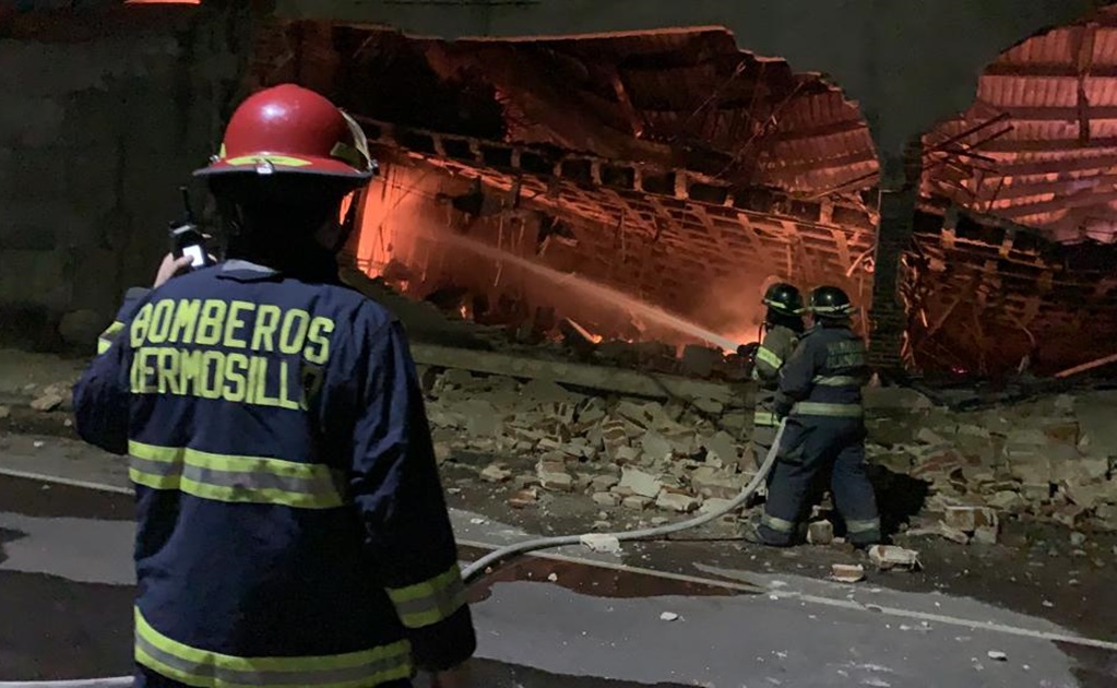 Bomberos, con cara de impotencia ante incendio en Notre Dame: Paris Rizo