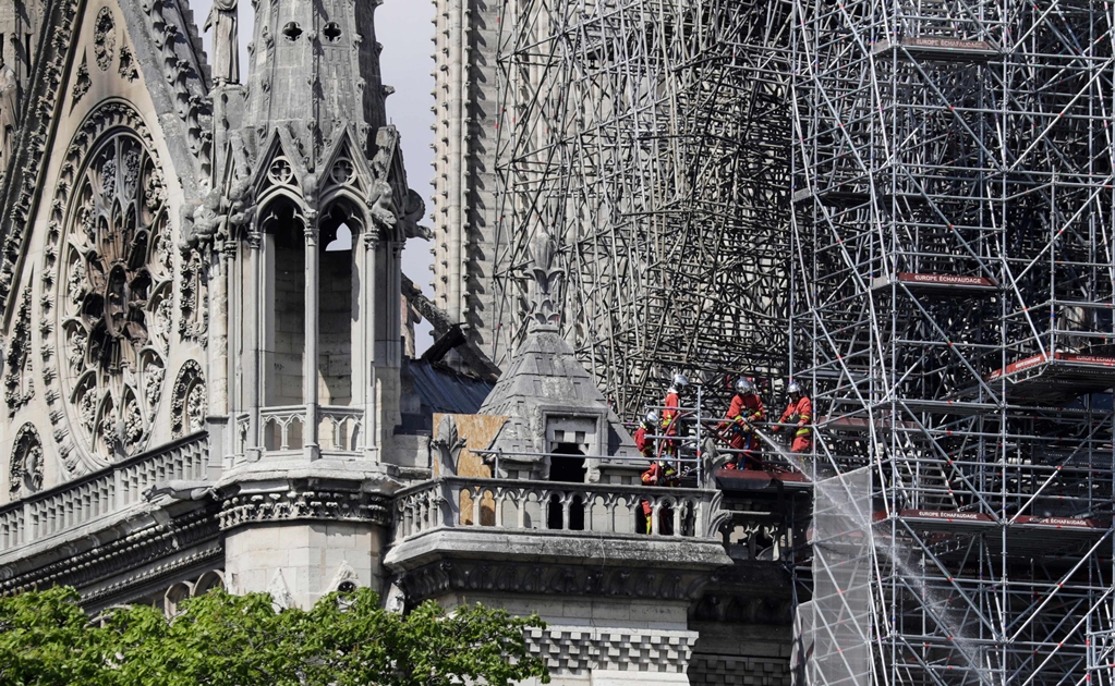 Incendio en Notre Dame, totalmente apagado: Bomberos