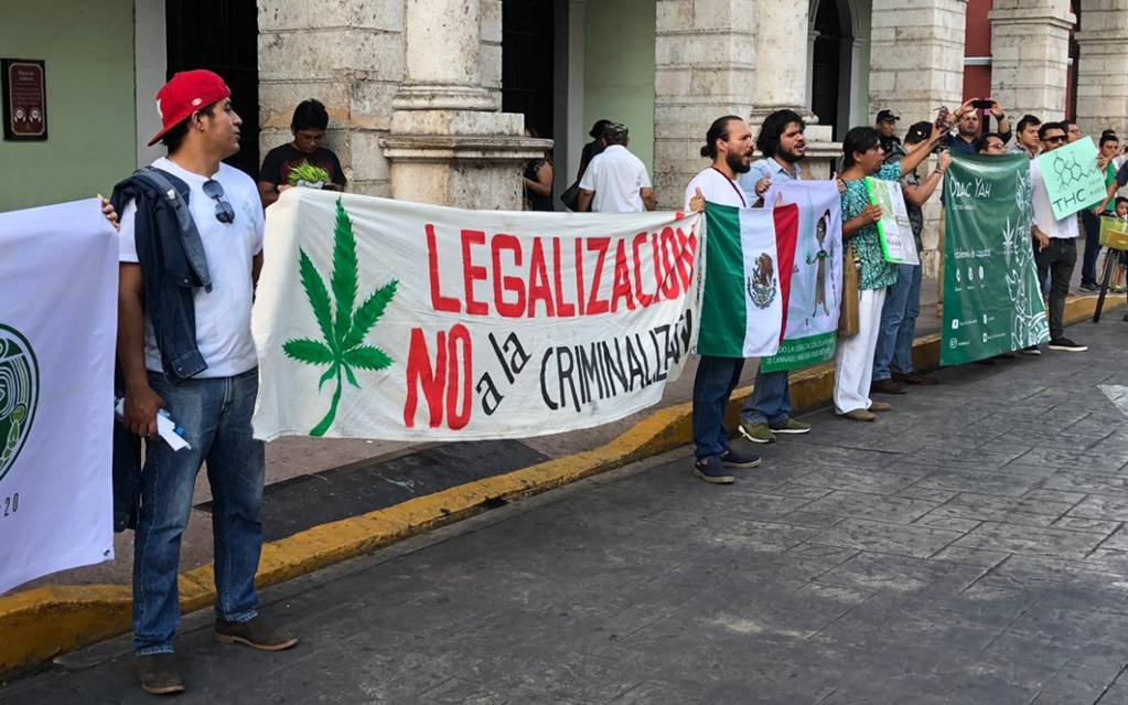 Marchan a favor de la legalización de la marihuana en estados