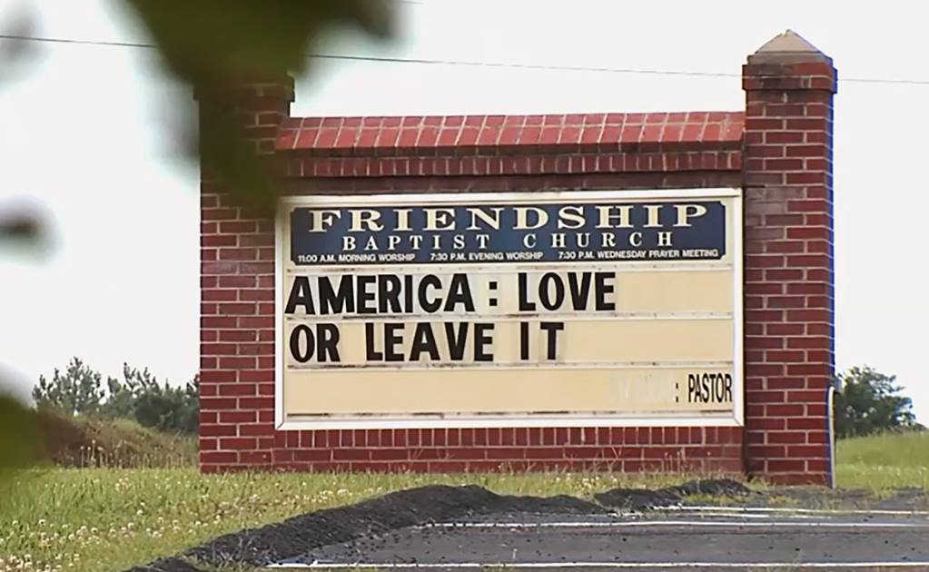 Estados Unidos, ámalo o déjalo”, letrero en iglesia de Virginia genera  polémica