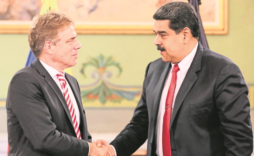 El embajador de Alemania, Daniel Kriener, en Venezuela con el presidente Nicolás Maduro
