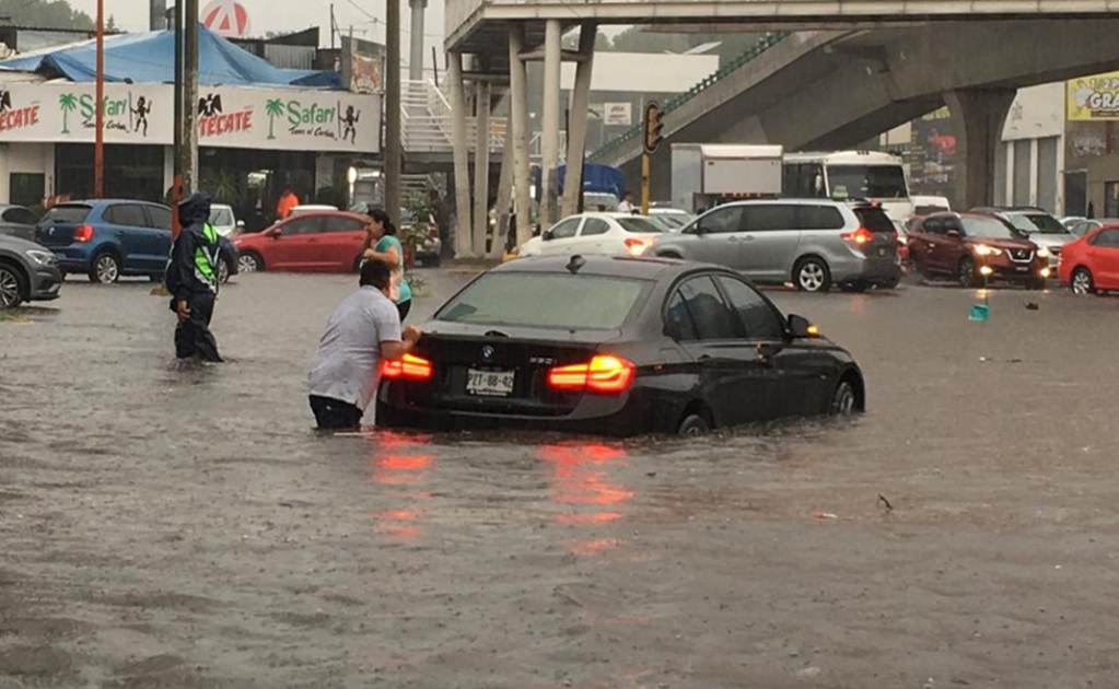Lluvias dejan autos varados y calles anegadas en CDMX y zonas del Edomex