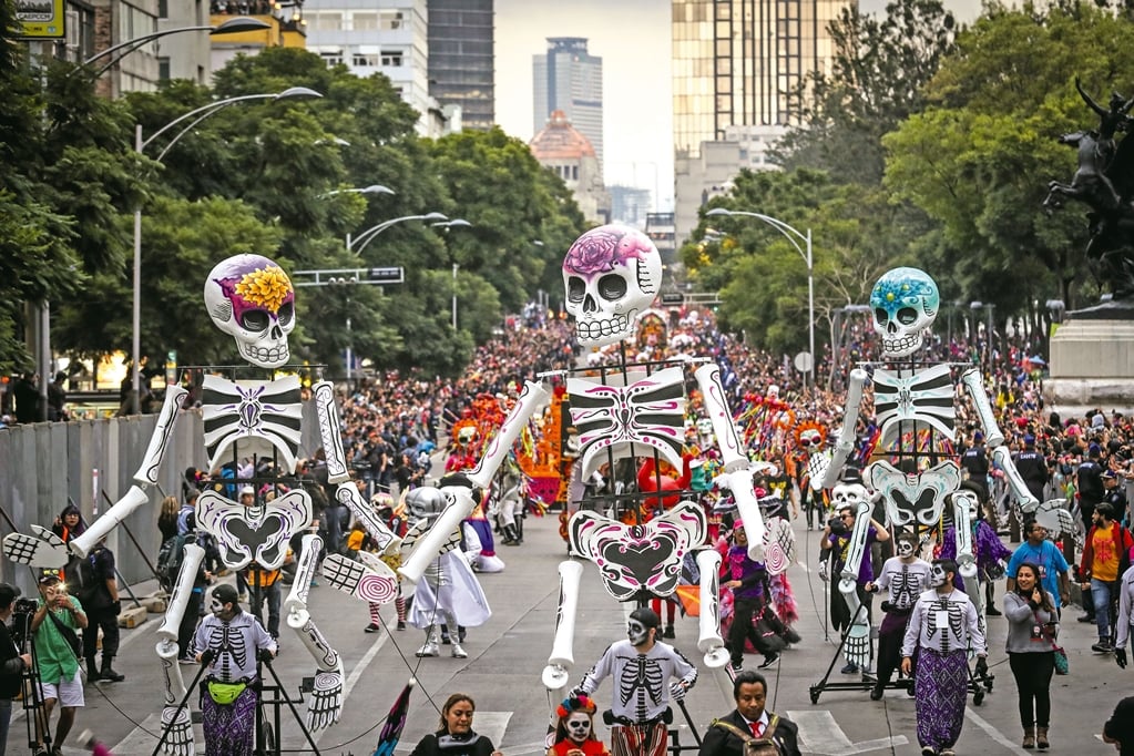 skulls in day of the dead parade