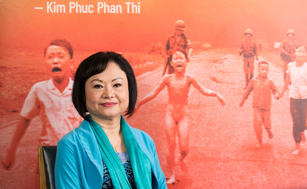 La niña que fue un símbolo de la guerra en Vietnam cuenta cómo alcanzó la paz