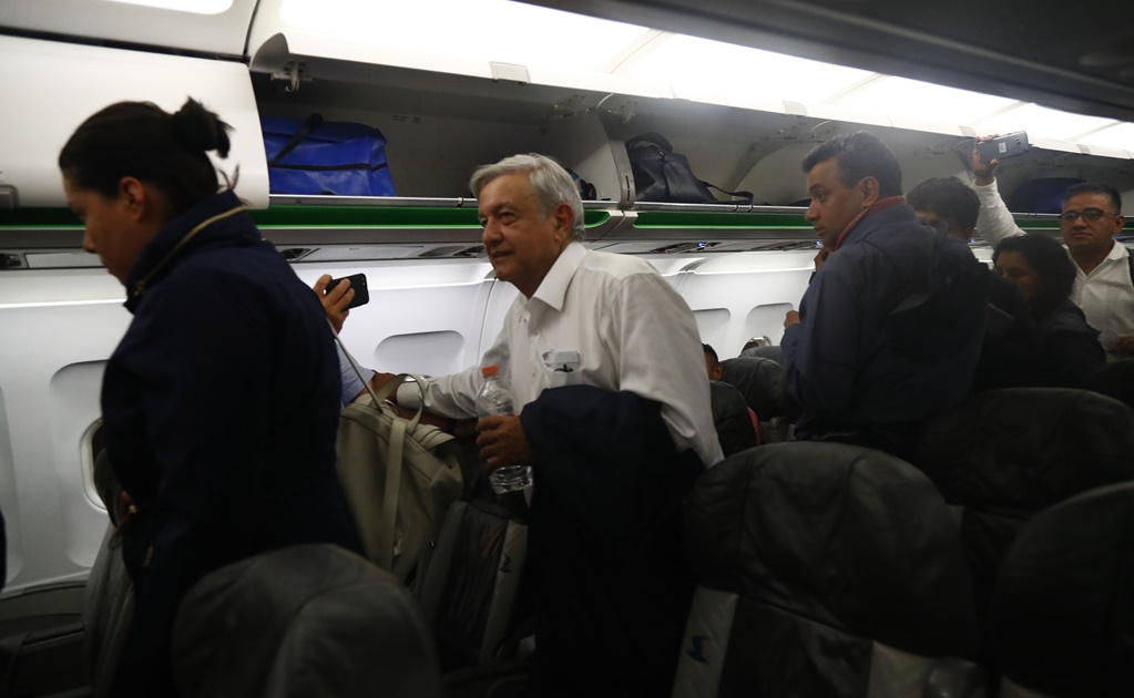 Coinciden en vuelo AMLO y hermano del expresidente Carlos Salinas