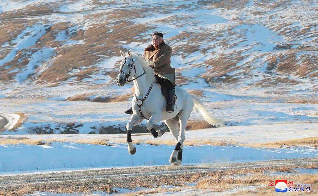 Paseo en caballo blanco del líder de Corea del Norte