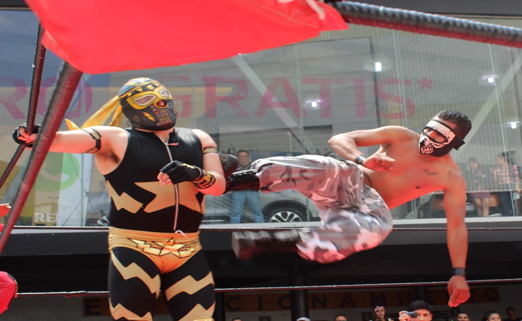 Mask vs hair: Mexican Lucha Libre