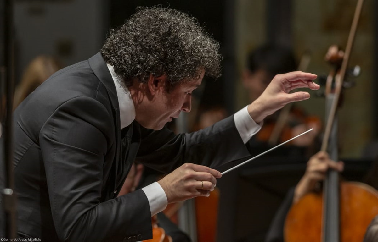 Carisma de Gustavo Dudamel opaca su ejecución frente a LA Phil en Bellas Artes