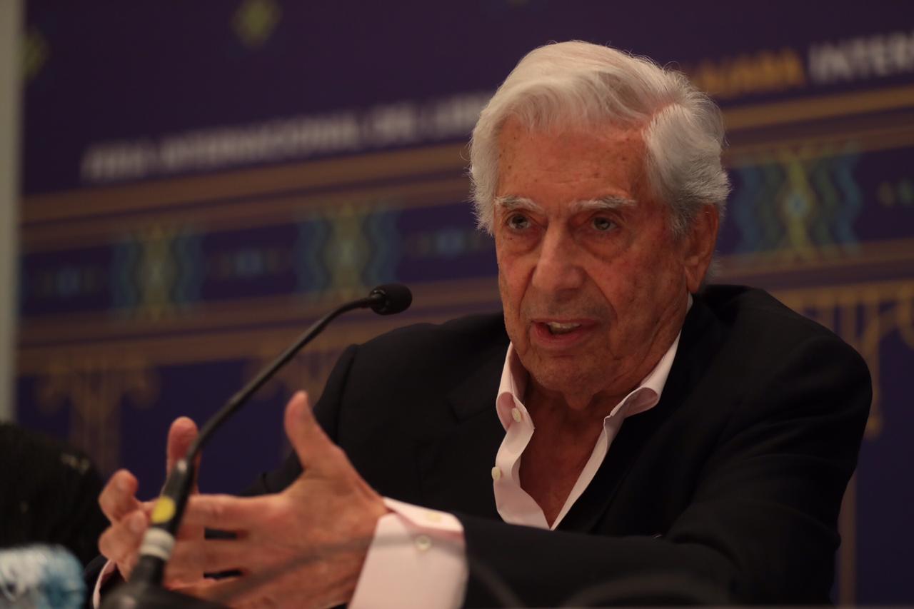Vargas Llosa agradece críticas de Gutiérrez Müller