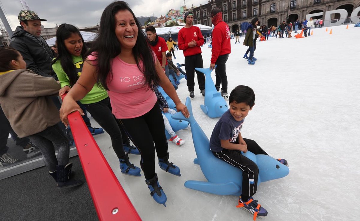 Familias, a la espera de patinar más de una vez en pista de hielo de Toluca