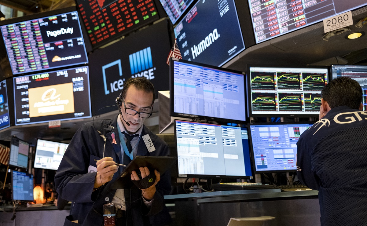 Wall Street cierra en rojo por debacle de ventas minoristas y resultados de bancos