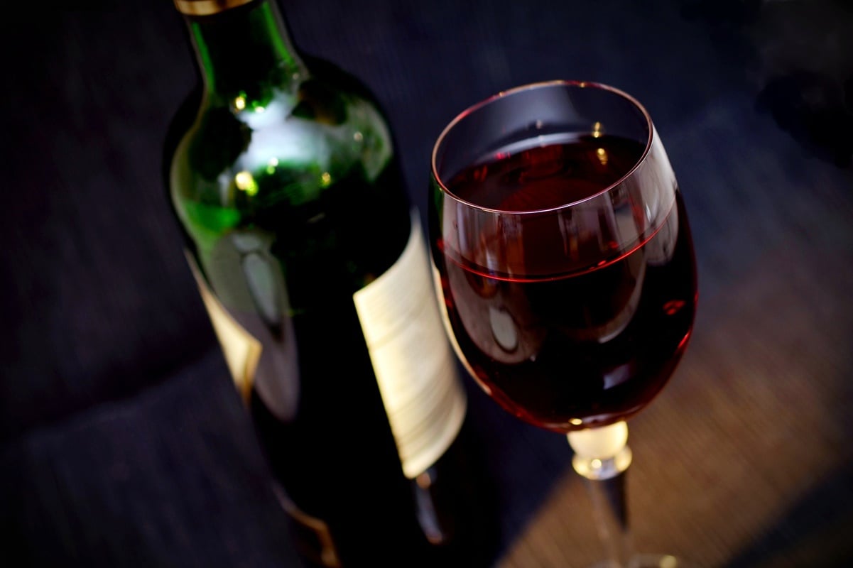 ¿El estrés te agobia? Aprende a hacer vino de romero y cambia tu vida