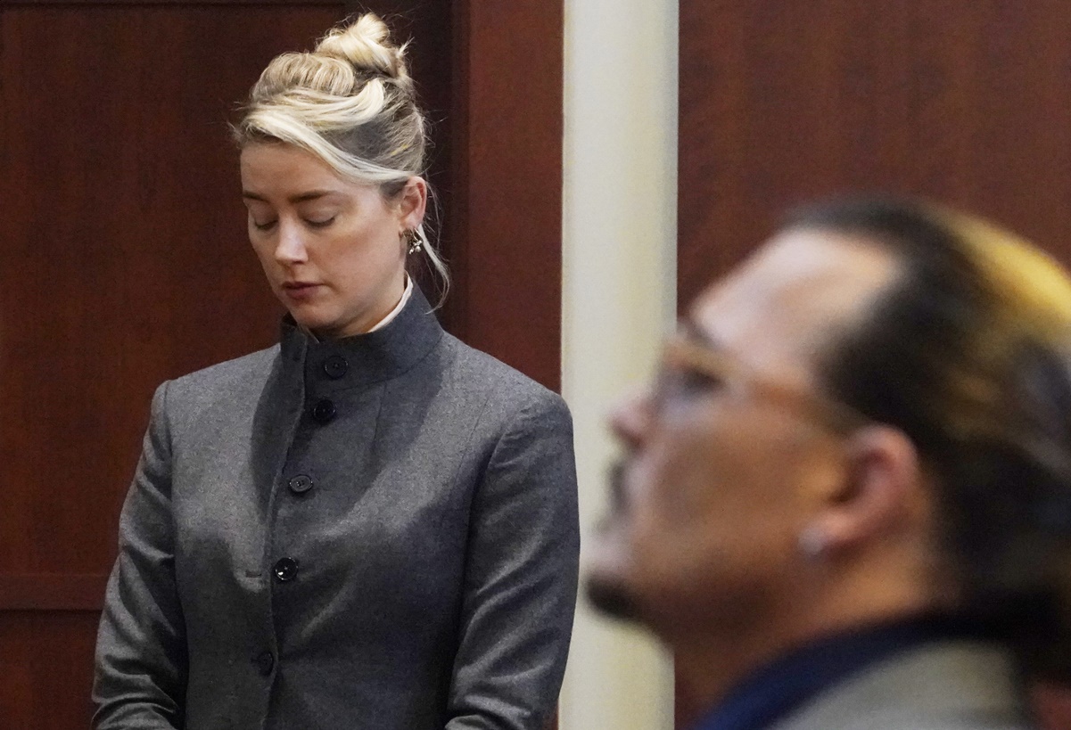 Johnny Depp y Amber Heard intercambian acusaciones en juicio