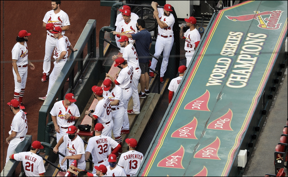 Beisbolistas de los Cardinals terminan en urgencias por Covid-19