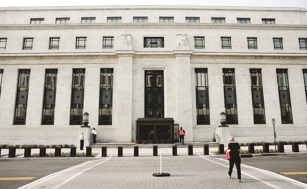 Fed mantendrá tasas de interés casi en cero hasta 2023