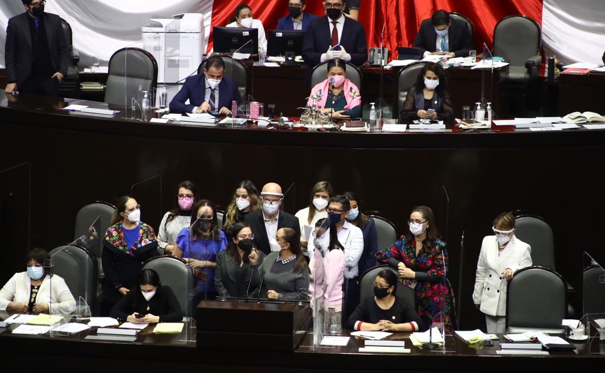 Oposición toma tribuna de San Lázaro para evitar aprobación para " desmantelar" Fondo de Salud