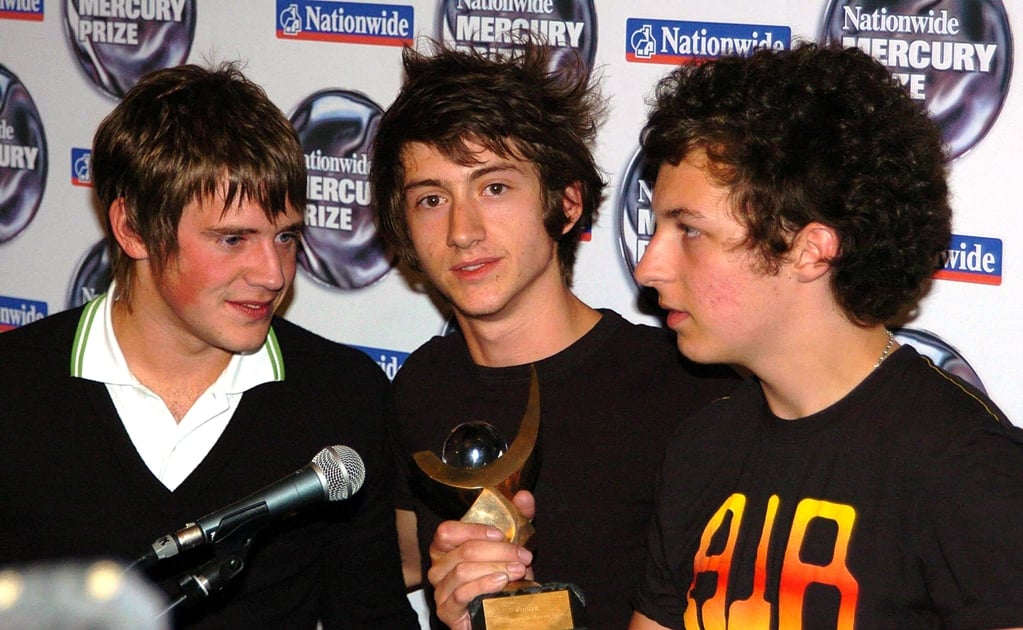 Arctic Monkeys lanzará disco en vivo con fin benéfico