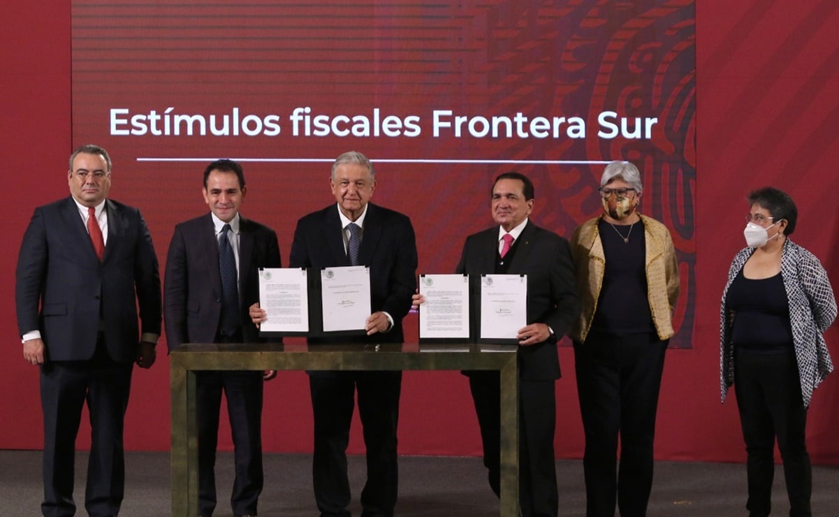 AMLO firma decretos para otorgar estímulos fiscales a la frontera sur